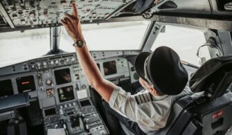 Commercial-Pilot-Salaries-In-USA-An-Europe