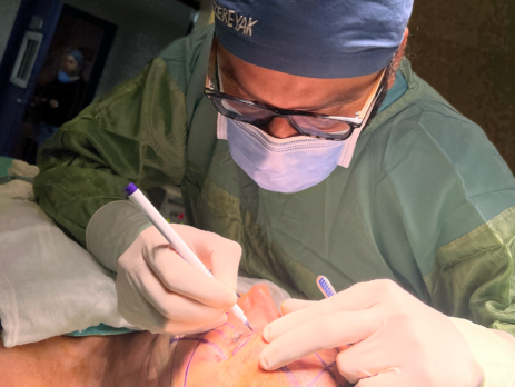 Aging is a journey that reflects on the face over time, but modern aesthetic surgery offers solutions that can turn back the clock without compromising your natural appearance. Among these solutions, the deep plane facelift stands out as one of the most advanced and refined techniques available today. Istanbul has become a leading destination for this procedure, attracting patients who are looking for high-quality results combined with expert care. Through modern Reconstructive and Aesthetic Surgery, it is now possible to achieve a youthful, refreshed look while preserving the unique character of your face.