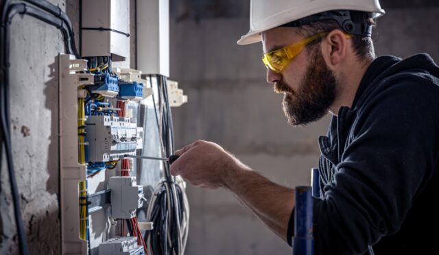 Do electricians make good money in Colorado? Do-electricians-make-good-money-in-Colorado