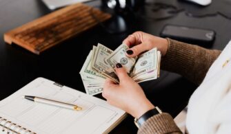 Raising Minimum Wage Pros and Cons Raising-Minimum-Wage-Pros