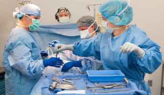 Surgical-Tech-Salaries-In-USA-An-Europe